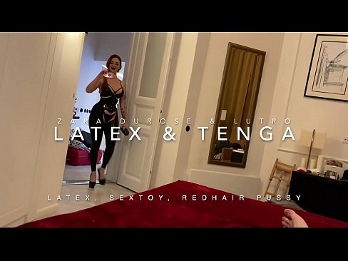❤️ Dada wa kambo mwenye kichwa chekundu akiwa amevalia vazi la latex alilobanwa na kaka wa kambo Fucking