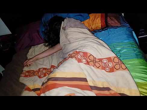 ❤️ Stepson akimtusi mama yake mdogo wa kambo wakati amelala. Fucking
